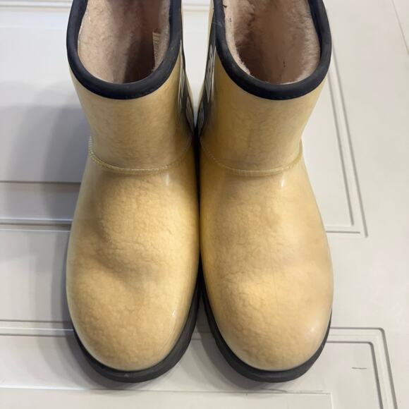 UGG Classic Clear Mini Boot Sherpa Warm Logo Size 9 - Picture 2 of 8